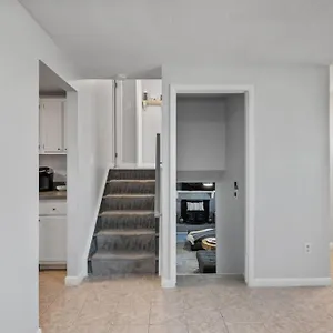 https://stylish-3-bedroom-home-with-screened-in-porch.top-richmond-hotels.com