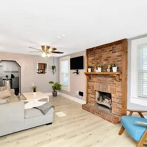 https://cozy-bungalow-with-patio-grill-private-and-location.hotelstampa.org
